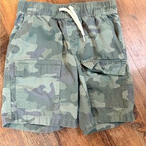 Cat & Jack Green Camo Cargo Shorts Size 6/7